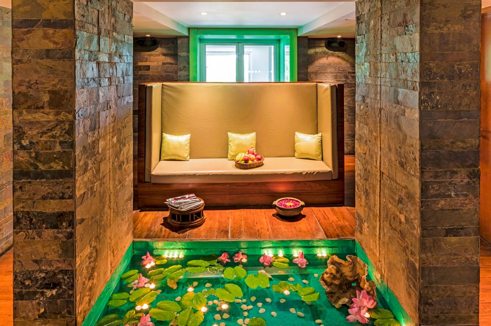 Interior de lujo del Spa Aura en The Park, Nueva Delhi