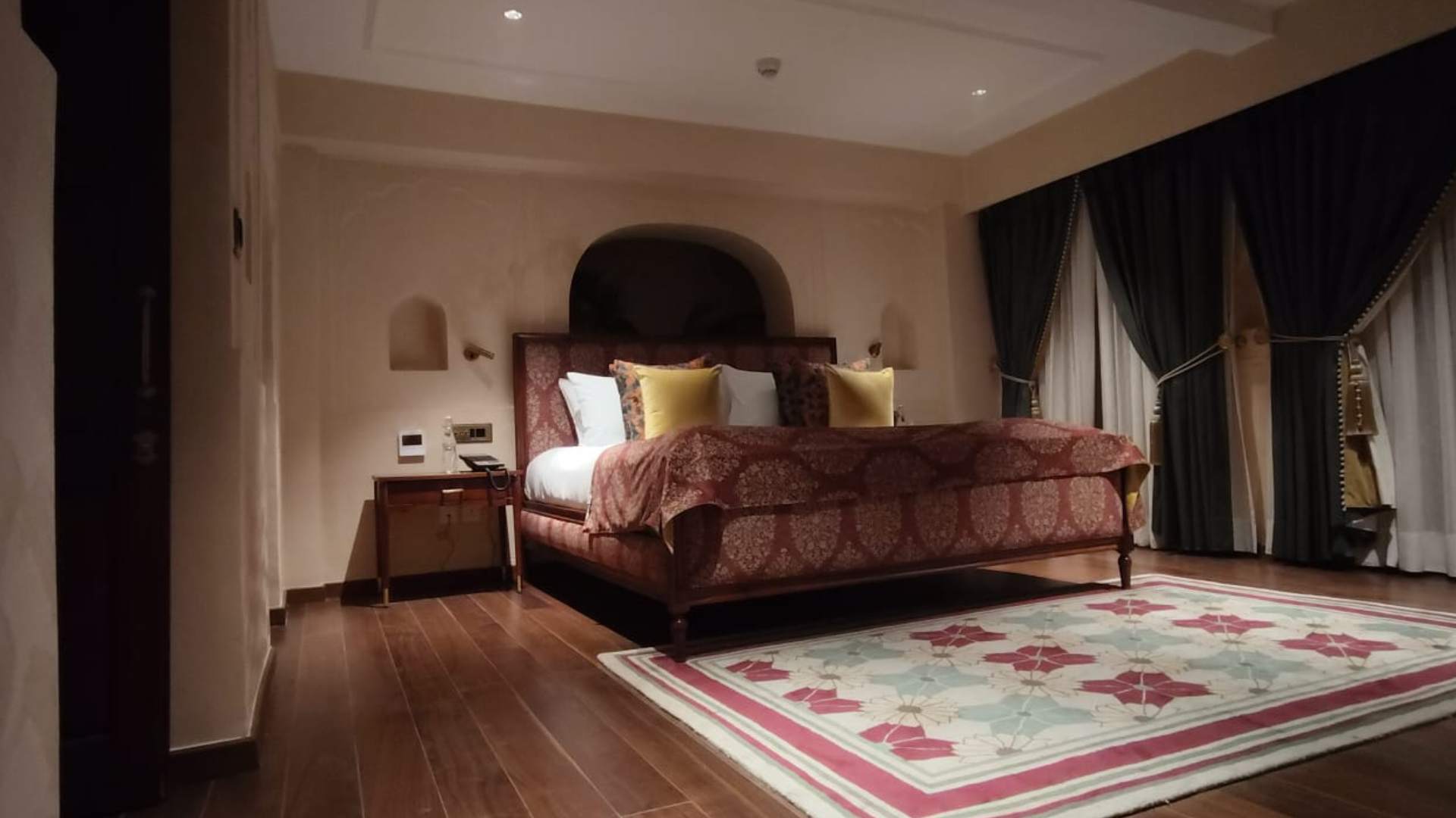 King-size bed and floral bed in the Junior Suite at Raan Bass The Palace