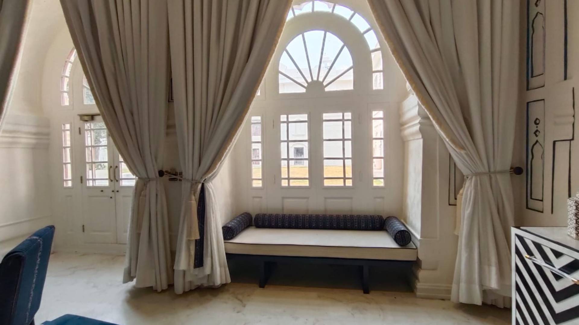 Window side settee in the Premier Suite at Raan Baas The Palace