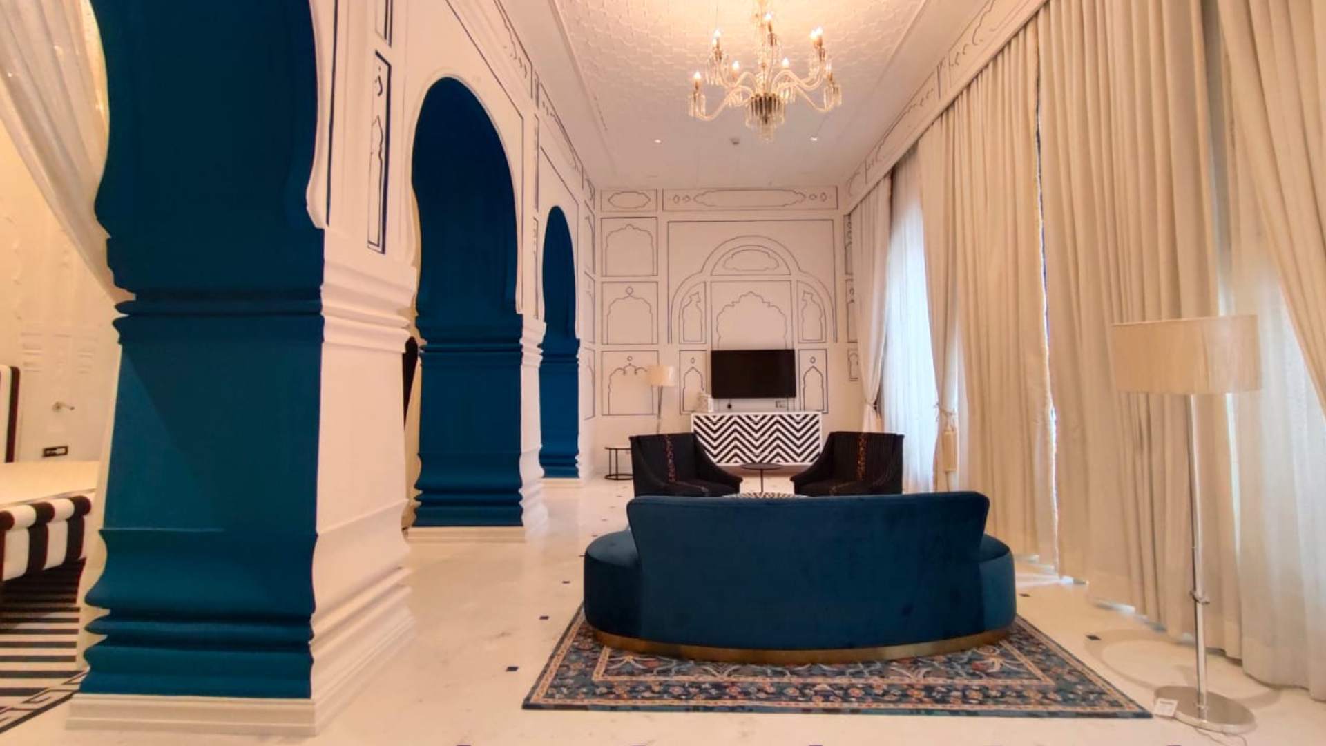 Chandlier in the Premier Suite Living Room at Raan Baas The Palace