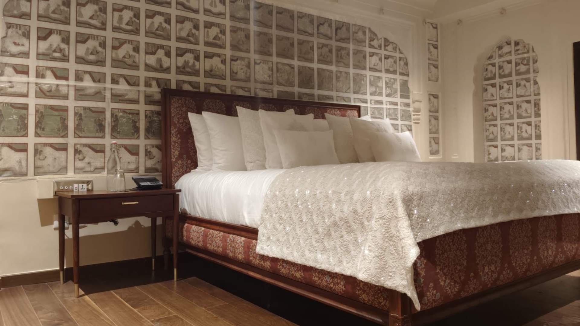 King-bed surrounded with wall art in the Premier Suite at Raan Baas The Palace.