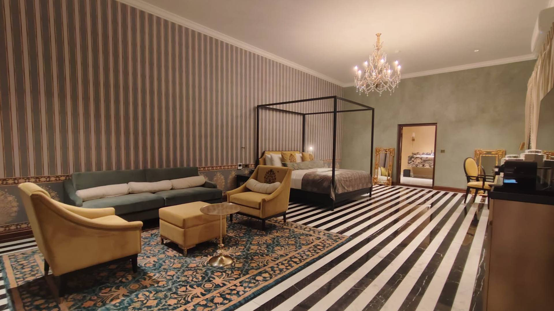 Living area of the Presidential Suite in Ran Baas The Palace