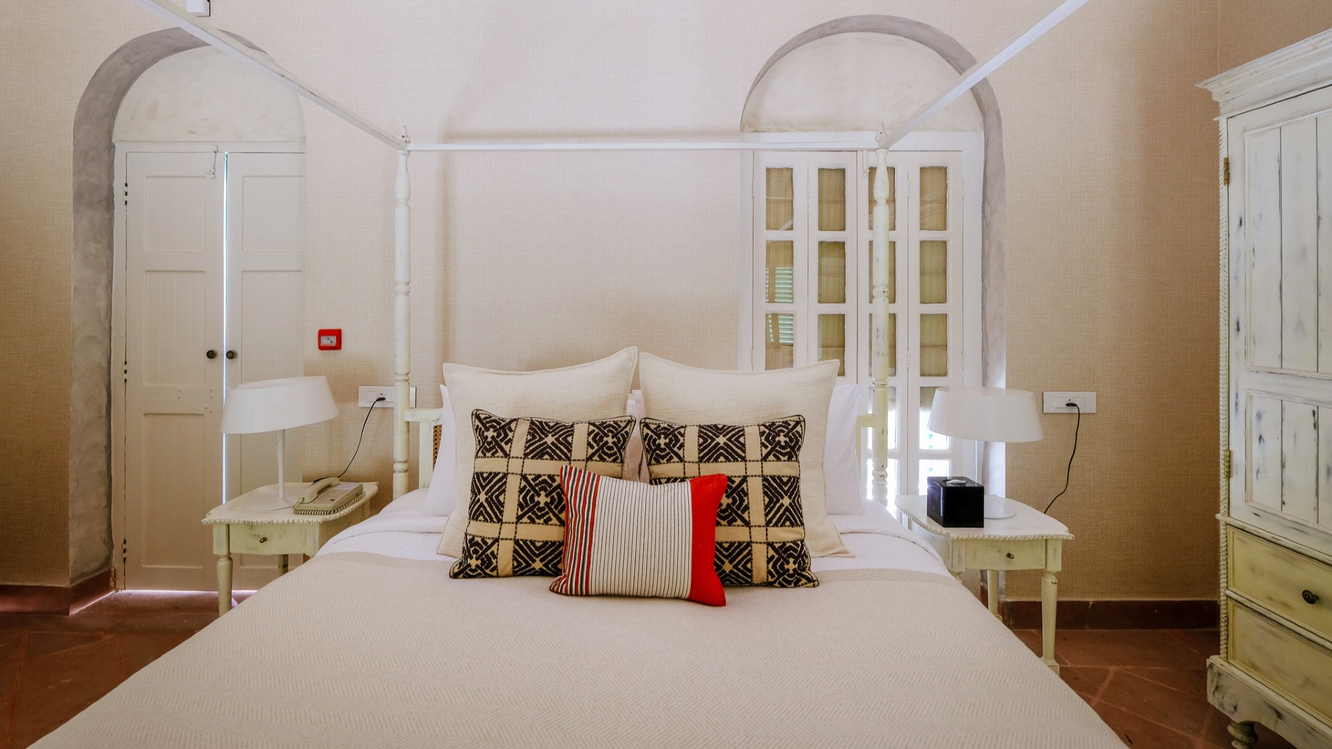 Interior view of veranda suite with Queen size bed at The Denmark Tavern